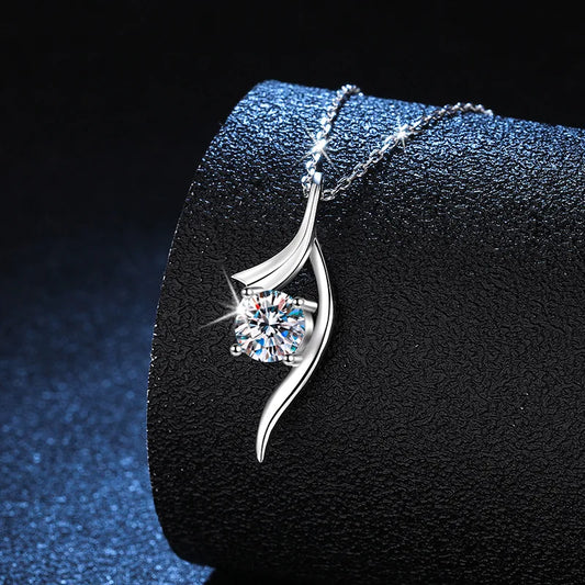 925 Sterling Silver Classic Moissanite Pendant Necklace Simple Fashionable Design for Gift Engagement or Anniversary