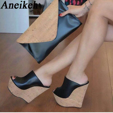 Aneikeh Black Platform Wedge Sandals